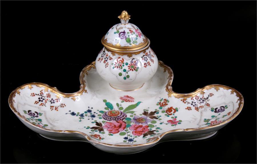 A late 19th century Samson porcelain ink stand decorated with flowers and gilt highlights, 23cms (