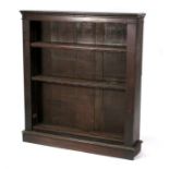 An early 20th century oak open bookcase, 103cms (40.5ins) wide.