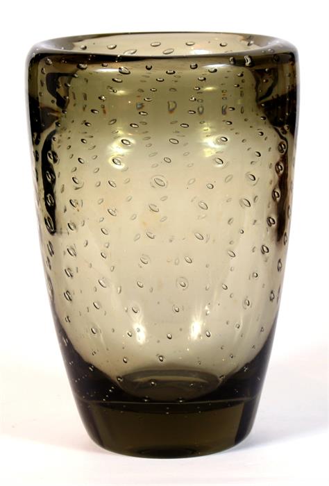 A Whitefriars sea green controlled bubble Art Glass vase, 19cms (7.5ins) high. Condition Report Good