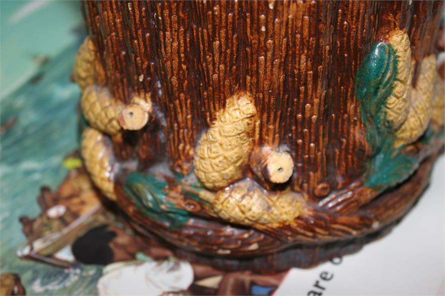 A Victorian majolica vase, decorated in relief with pine cones, 18cms (7ins) high. Condition - Image 5 of 6