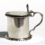 An Edwardian silver mustard pot with blue glass liner, of cylindrical form, London 1906, 7cms (2.