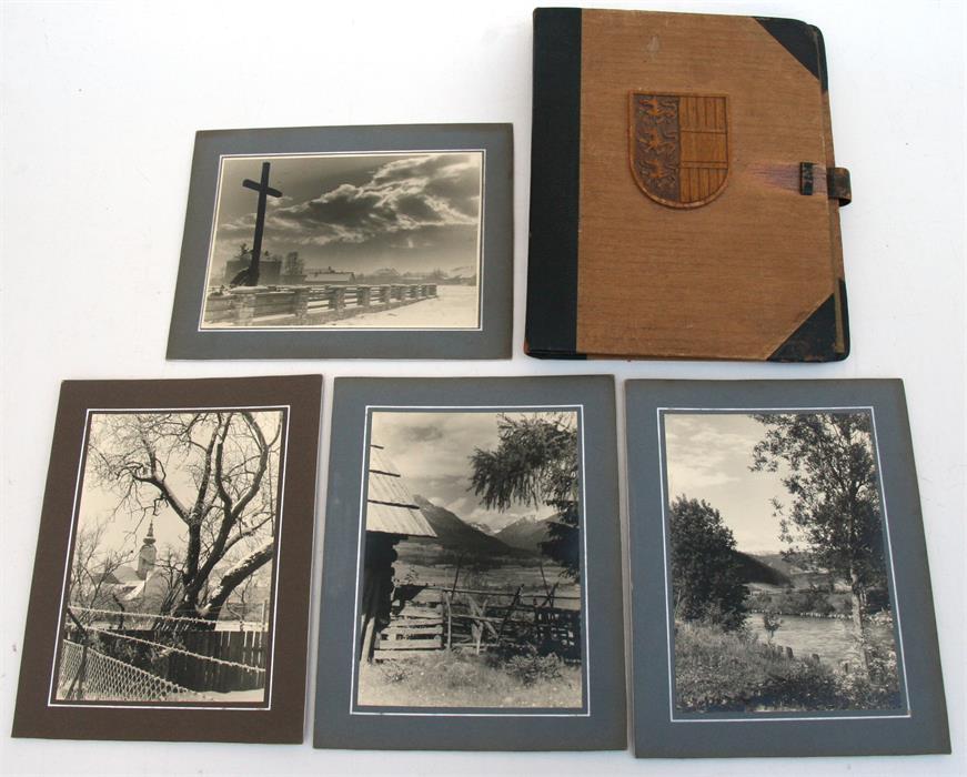 Lieutenant Colonel V. Robinson, six assorted GR berets, belts and various souvenirs of the - Bild 8 aus 10