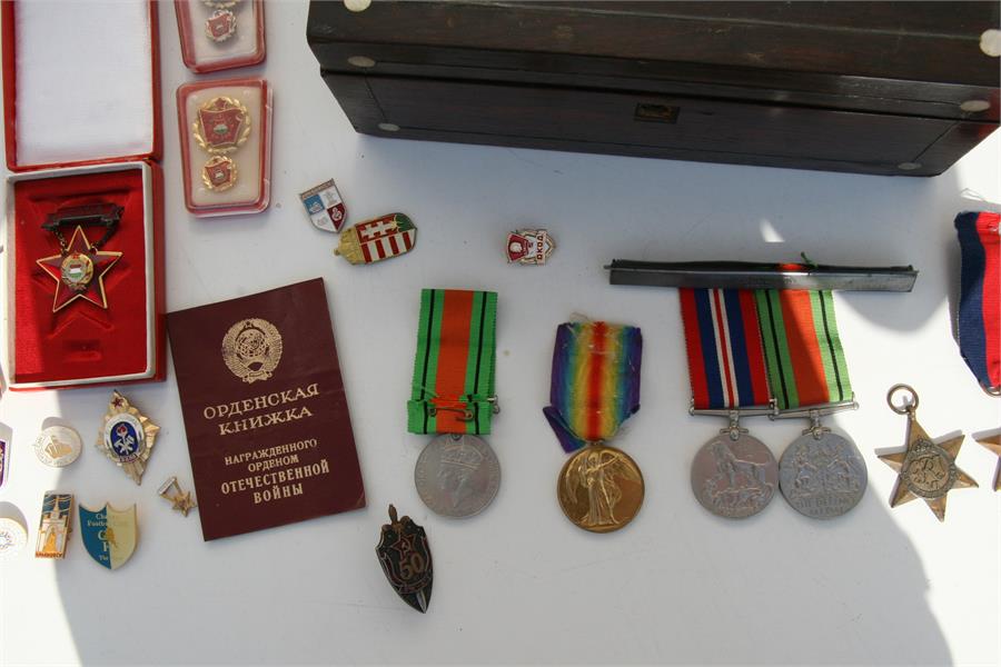 A rosewood and inlaid box containing a WWI War for Civilisation 1914-1919 medal awarded to '1338 - Bild 4 aus 4