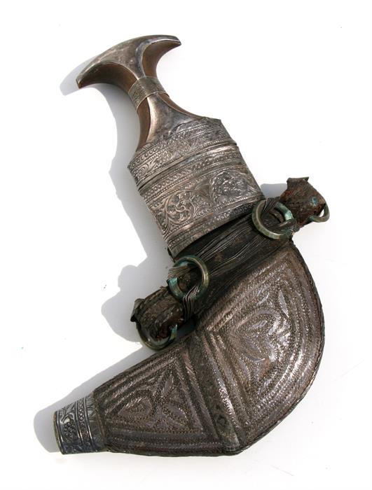 A silver mounted Jambiya dagger, blade length 18cms (7.8ins) long. - Image 2 of 10