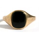 A 9ct gold onyx set signet ring, approx UK size 'R'.