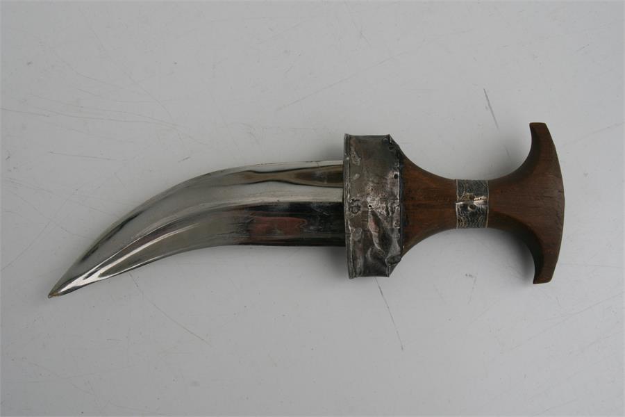 A silver mounted Jambiya dagger, blade length 18cms (7.8ins) long. - Image 7 of 10