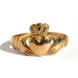 A 9ct gold Claddagh ring, approx UK size 'U'.