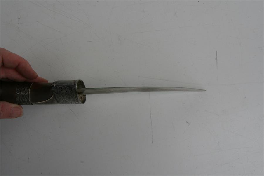 A silver mounted Jambiya dagger, blade length 18cms (7.8ins) long. - Image 8 of 10