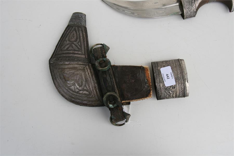 A silver mounted Jambiya dagger, blade length 18cms (7.8ins) long. - Image 4 of 10