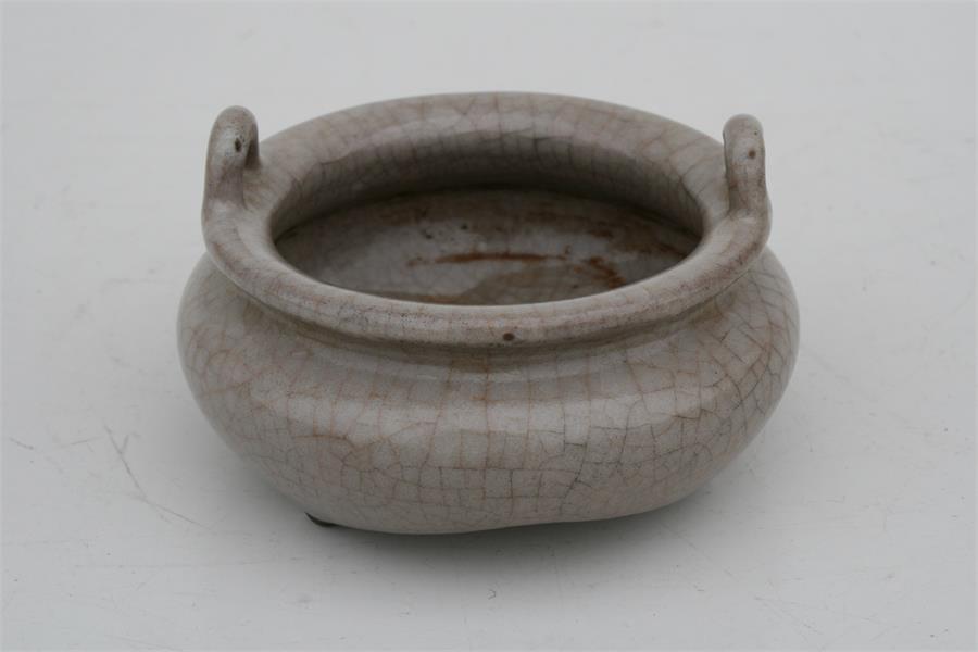 A Chinese crackle glaze two-handled censer of compressed circular form, 12cms (4.75ins) diameter. - Image 5 of 8