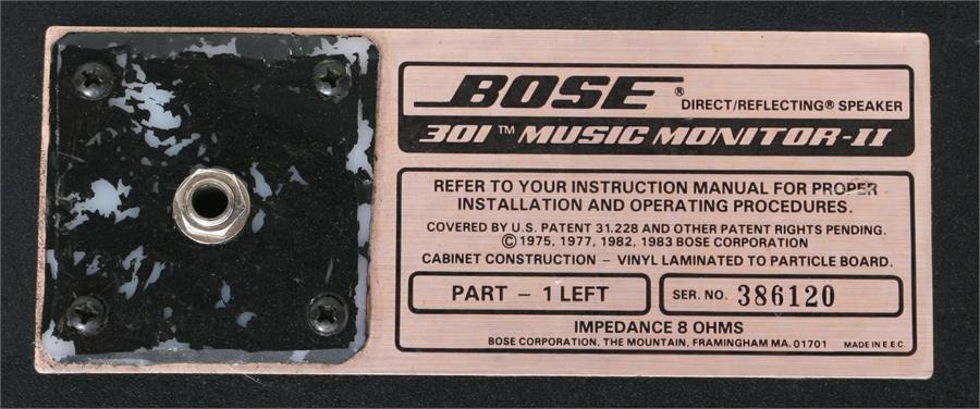 A pair of Bose bookend speakers, serial number 386394. - Bild 3 aus 4