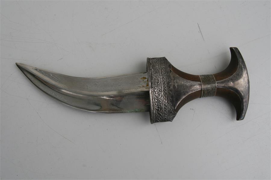 A silver mounted Jambiya dagger, blade length 18cms (7.8ins) long. - Image 6 of 10