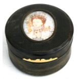 A 18th century tortoiseshell snuff box with inset portrait miniature panel of Elizabeth I to the