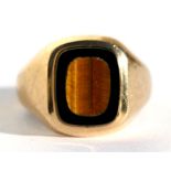 A gentleman's 9ct gold onyx & tigers eye set signet ring, approx UK size 'P'.