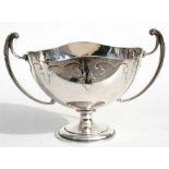 An Elkington & Co silver two-handled trophy bowl, Birmingham 1911, 18cm (7ins high). Condition