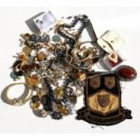 A quantity of costume jewellery.