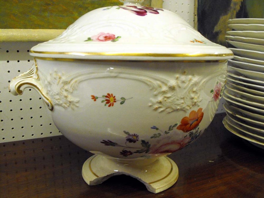 A large quantity of 19th century Bloor Derby dinner ware decorated with flowers and gilt highlights, - Image 4 of 6