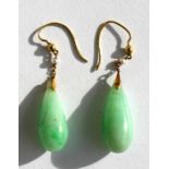 A pair of yellow metal and apple jade drop earrings, the drops 2.5cms (1ins) long.