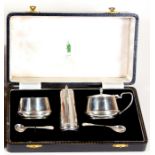 A boxed three-piece silver cruet set, Birmingham 1968.