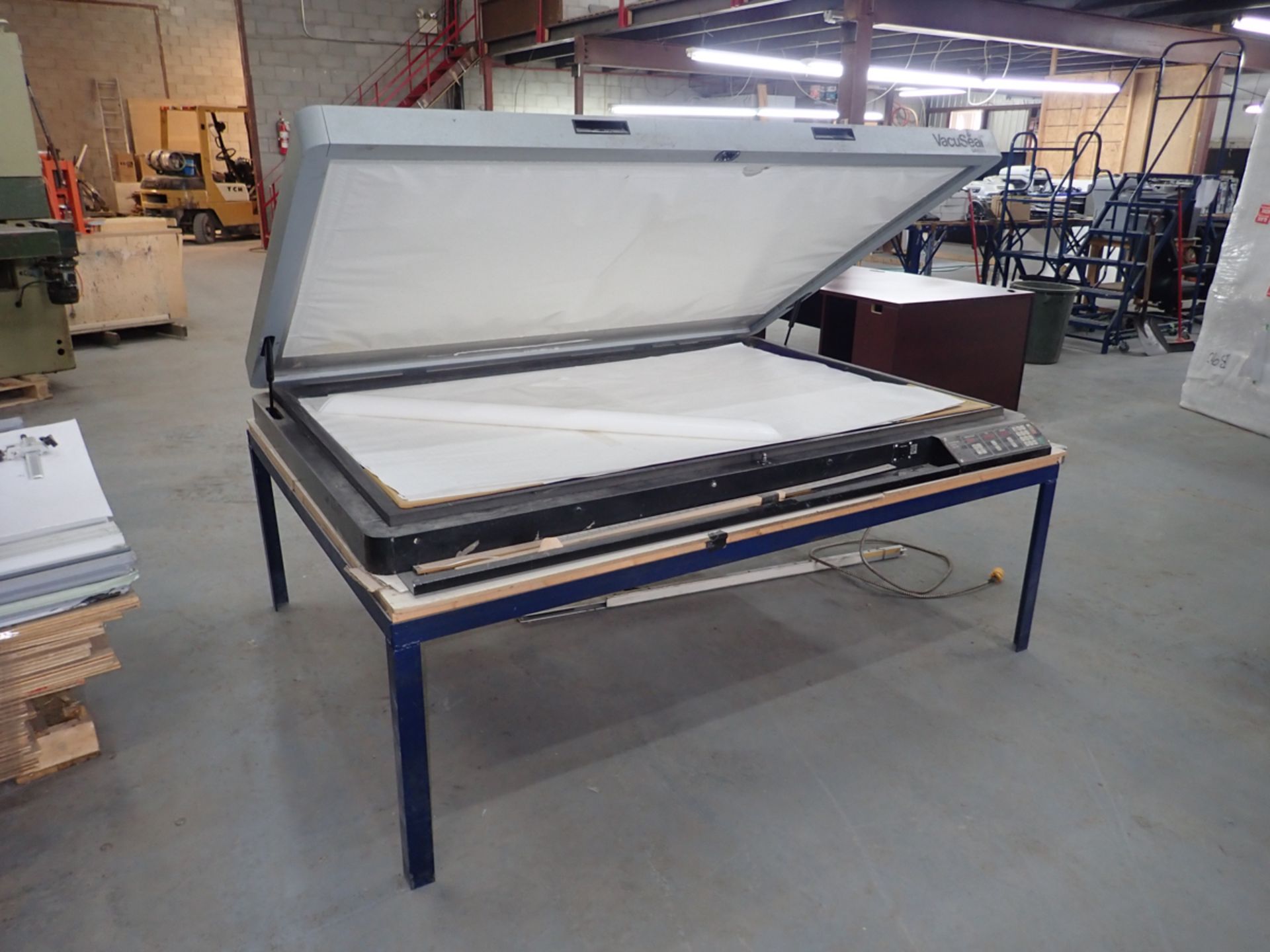 VACU SEALV ACUUM PRESS MOD. 4468M, 44" X 68" CAP., 230V/ 1 PHASE, W/ VACUUM PUMP / PRESSE À VACUUM