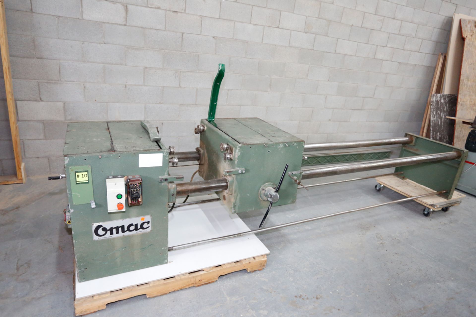 OMAC DOUBLE MITER SAW, (1 FIXED & 1 MOVING HEAD), 250 MM CUTTING CAPACITY / SCIE À ONGLETS DOUBLE - Image 3 of 5