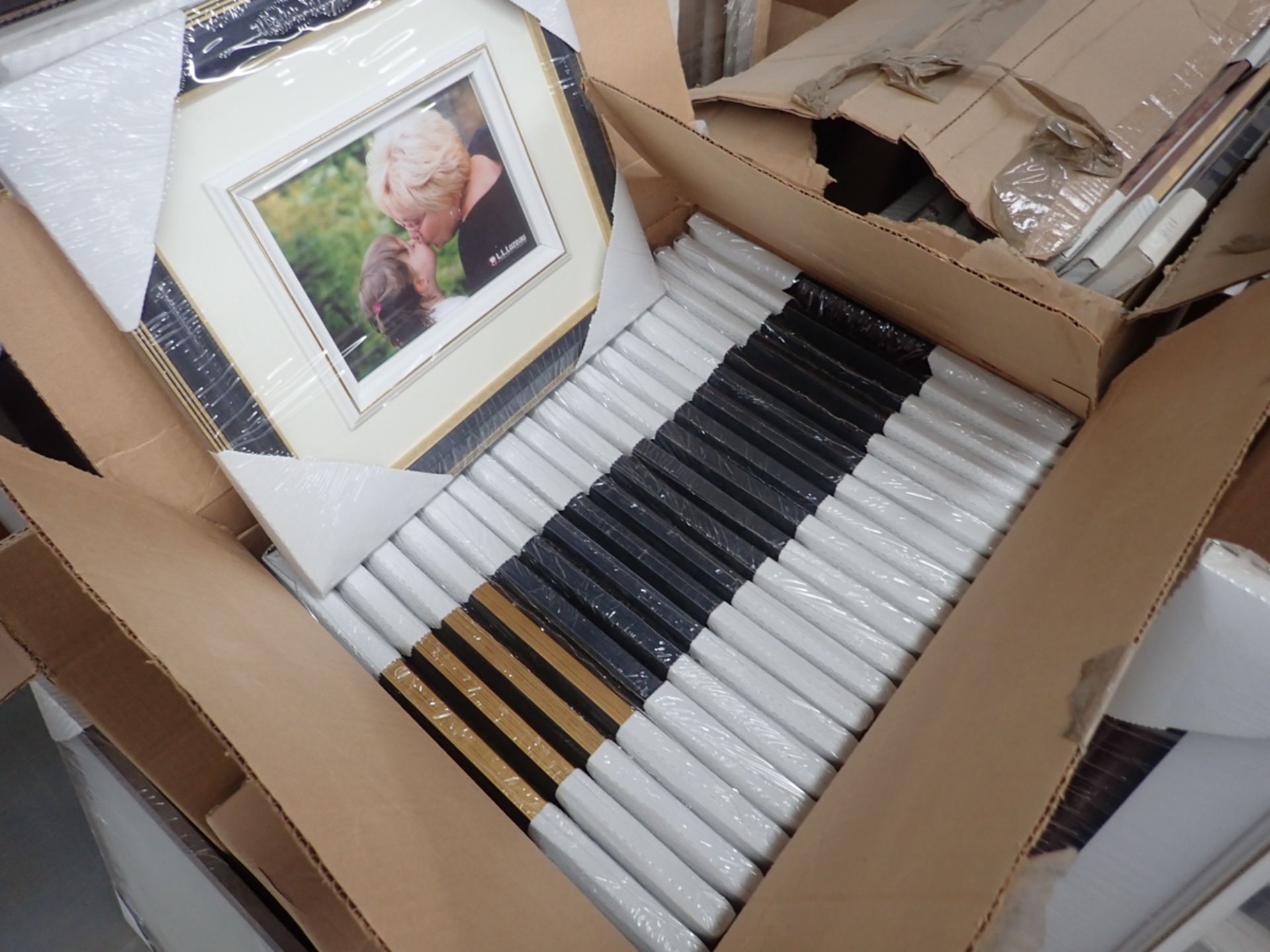 LOT OF ASSORTED BLANK FRAMES / LOT DE CADRES (+300 PIECES) - Image 4 of 20