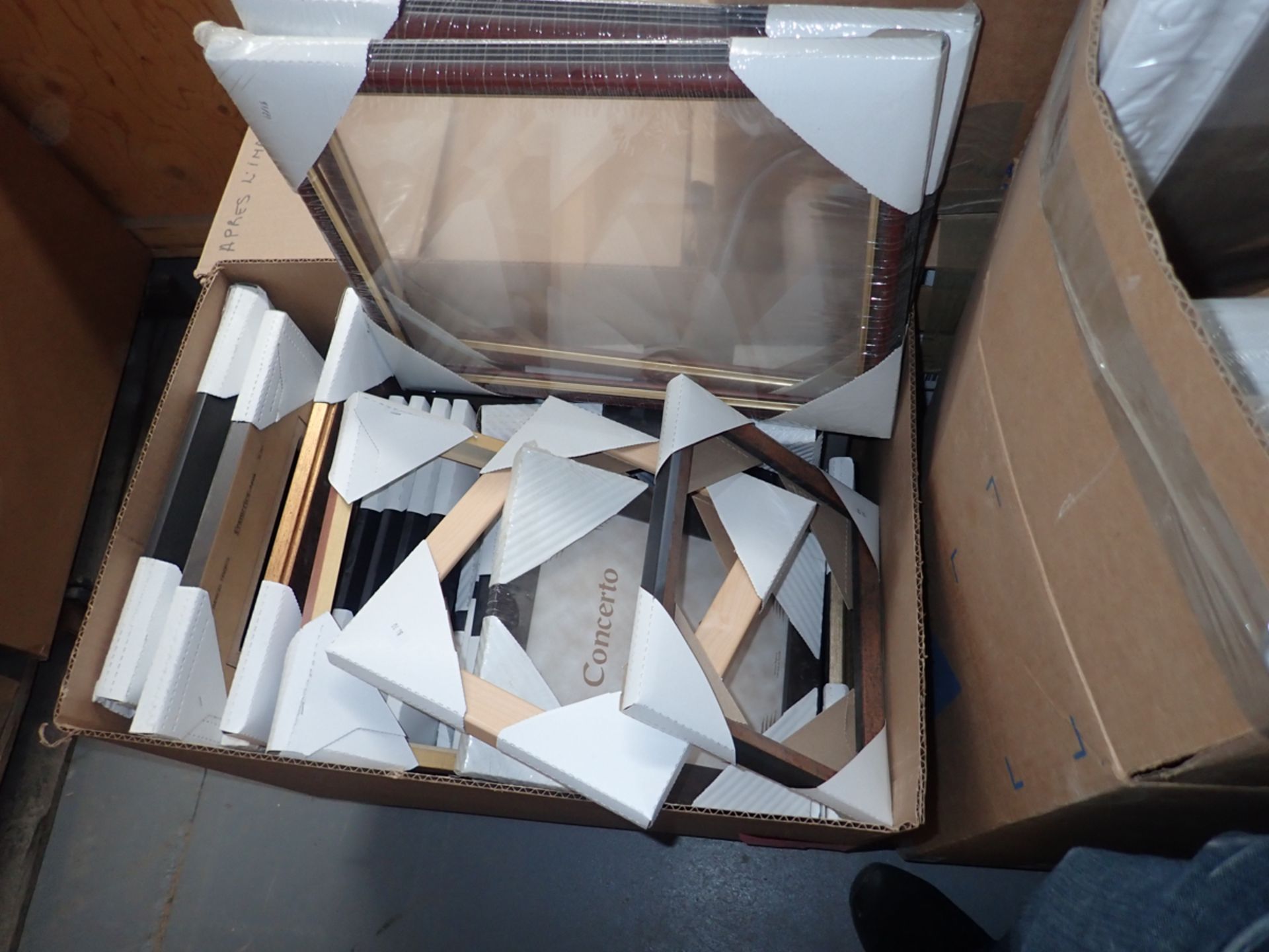 LOT OF ASSORTED BLANK FRAMES / LOT DE CADRES (+300 PIECES) - Image 15 of 20