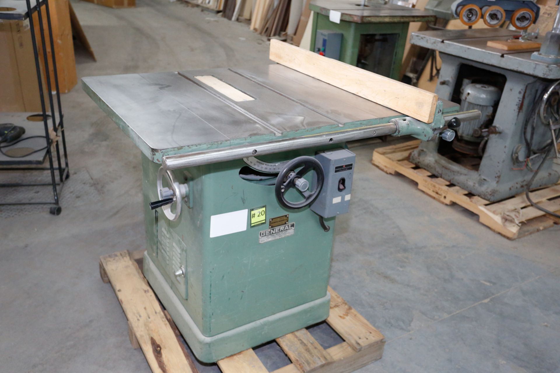 GENERAL TABLE SAW MOD. 450 (NO BLADES), 230 VOLTS, S/N: M-913 / BANC DE SCIE GENERAL MOD. 450 (