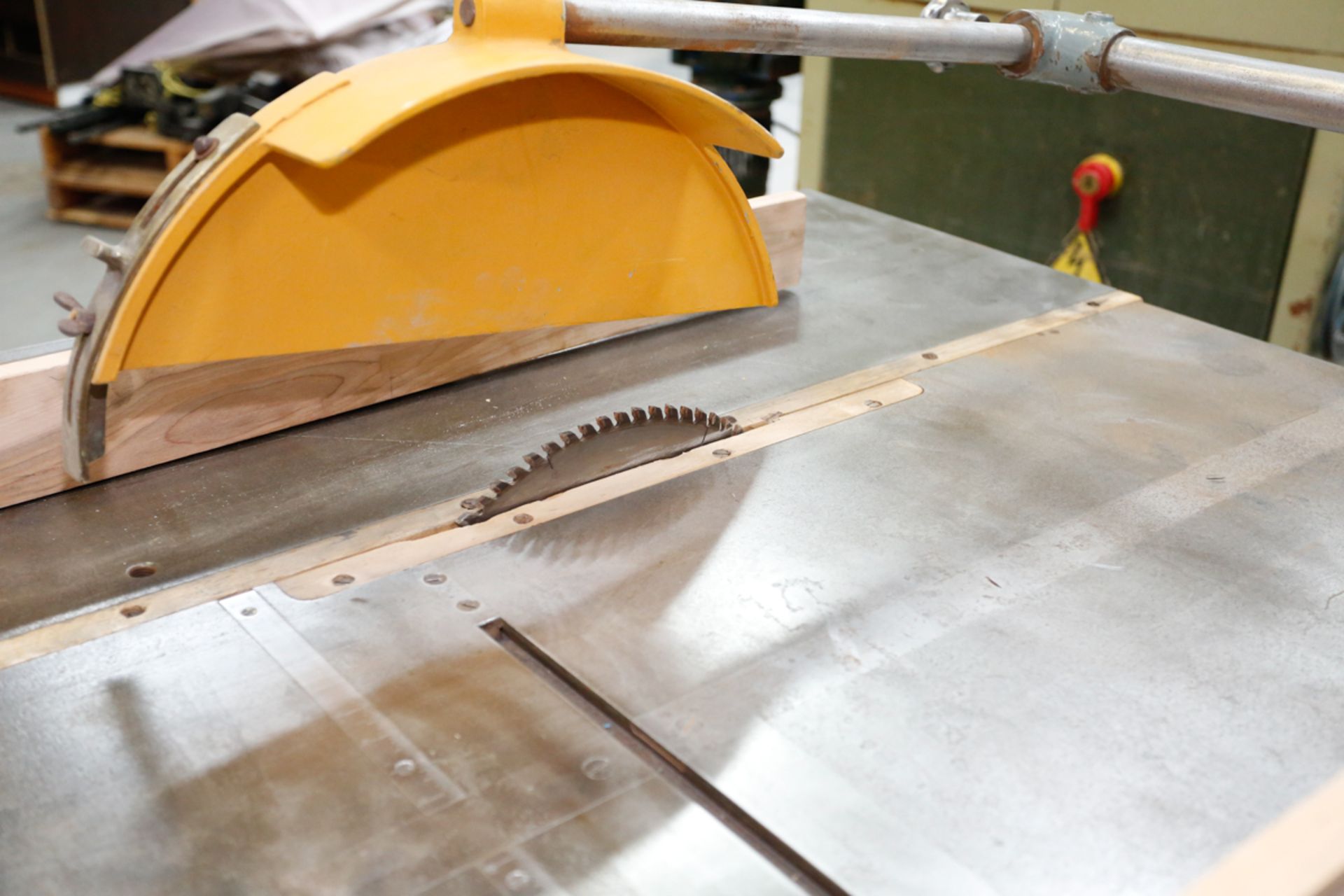 WADKIN 14" TABLE SAW, 28" X 44" TABLE SIZE, 550 VOLTS/3 PHASES, S/N: PK1823 / BANC DE SCIE WADKIN - Image 4 of 4