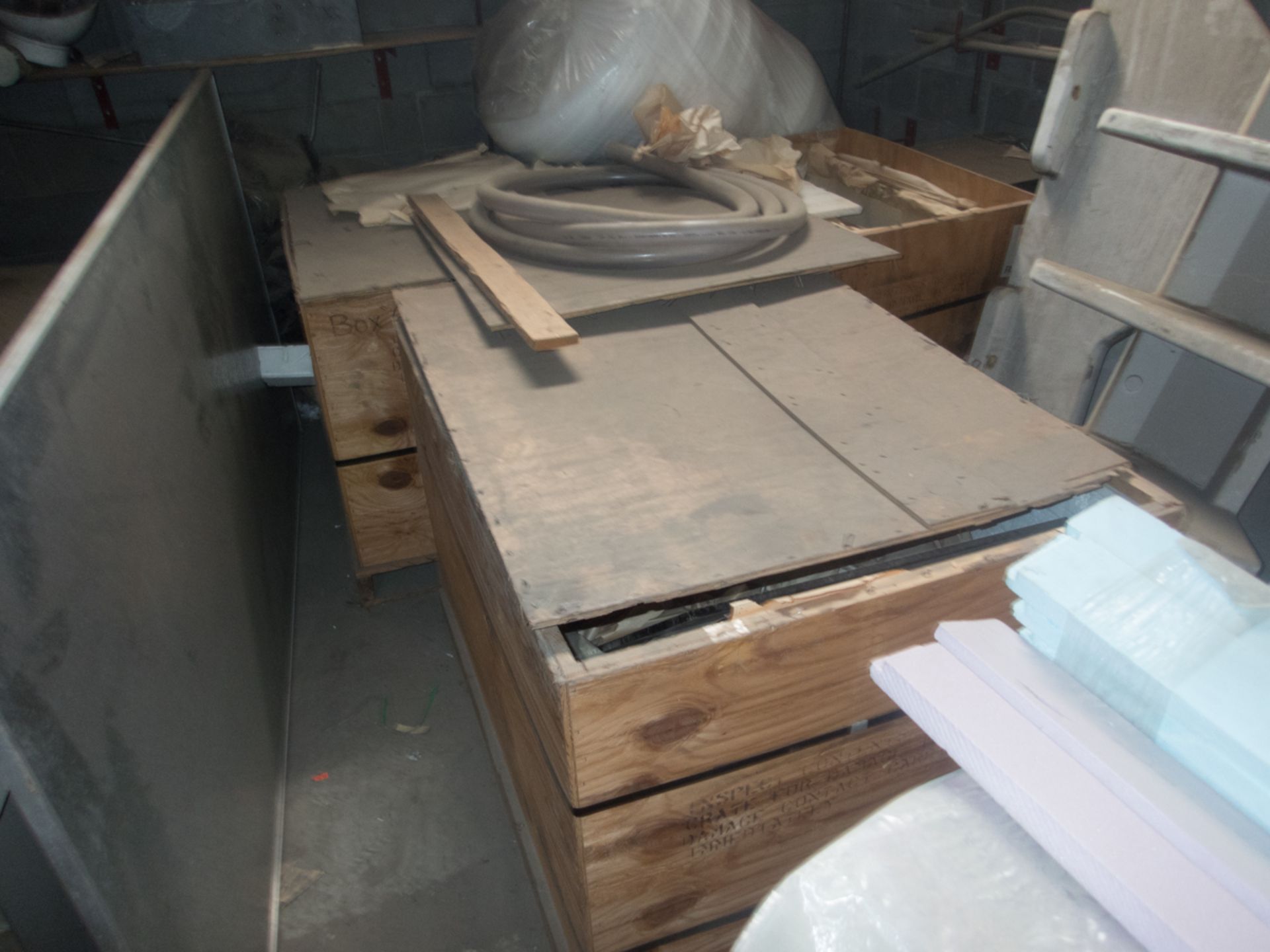 LOT OF ASSORTED STYROFOAM, INSULATION PANELS, GLASS ETC (BASSINETTE/ANTIQUES NOT INCLUDED) - Image 5 of 5