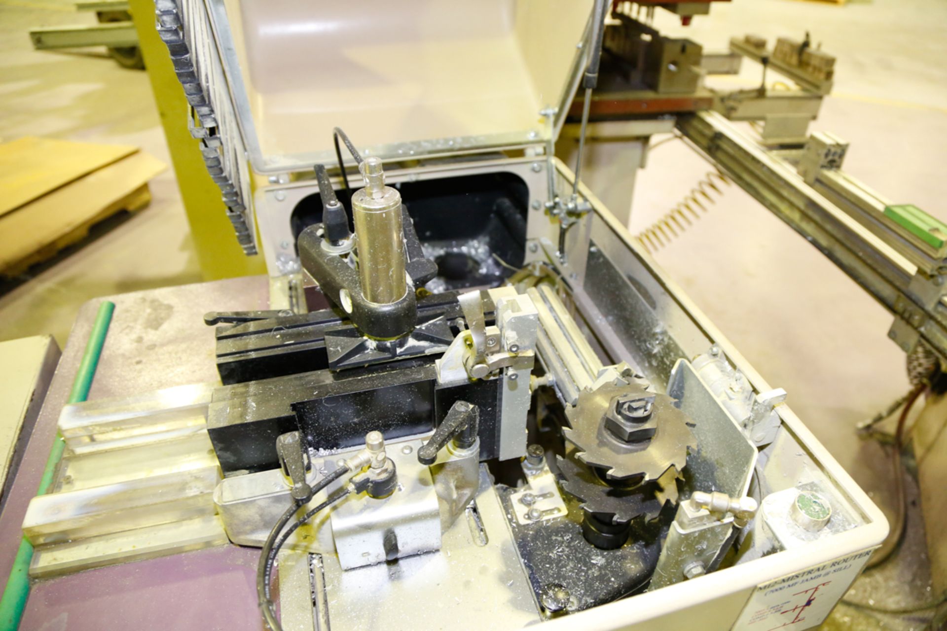 FOM VARIABLE ANGLE END-MILLING MACHINE MOD. MISTRAL 26A, AUTO. CLAMPING & FEED (2001), S/N: 027358 - Image 2 of 3