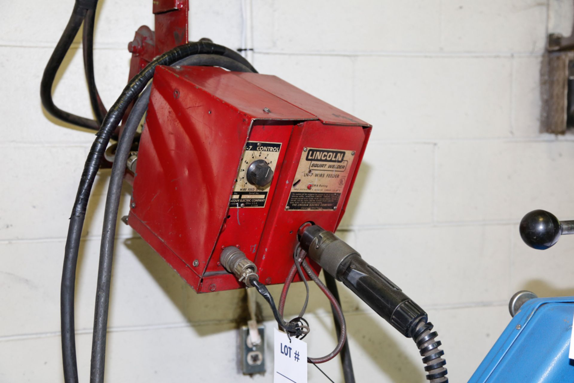 HOBART MEGAMIG 650 WELDER W/ WIRE FEED & GUN - Image 2 of 3