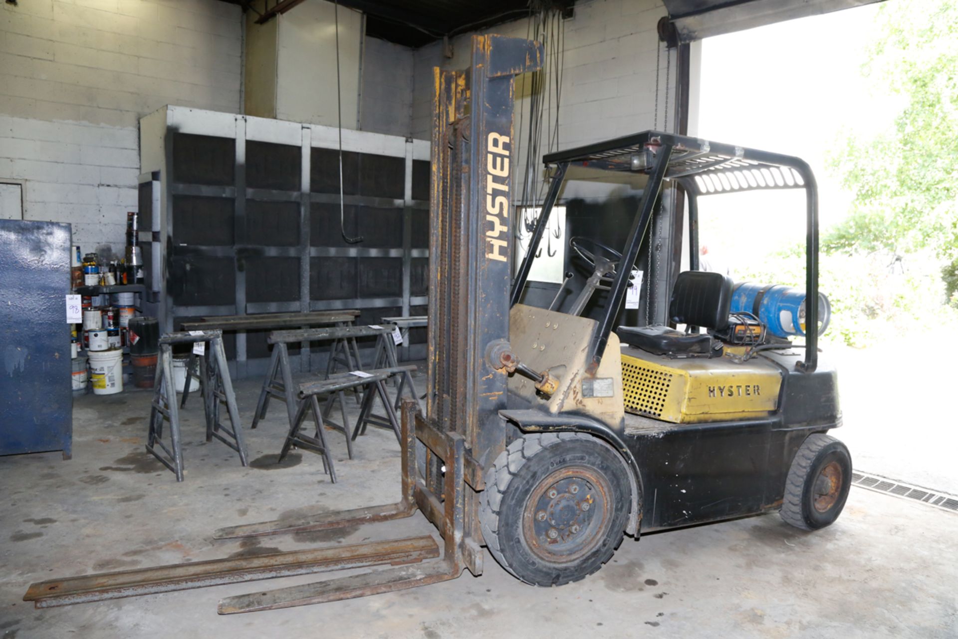 HYSTER PROPANE FORKLIFT MOD. H60H, 6000 LBS CAP., CUSHION TIRE, 2 SECTION MAST, 145" LIFT HEIGHT,