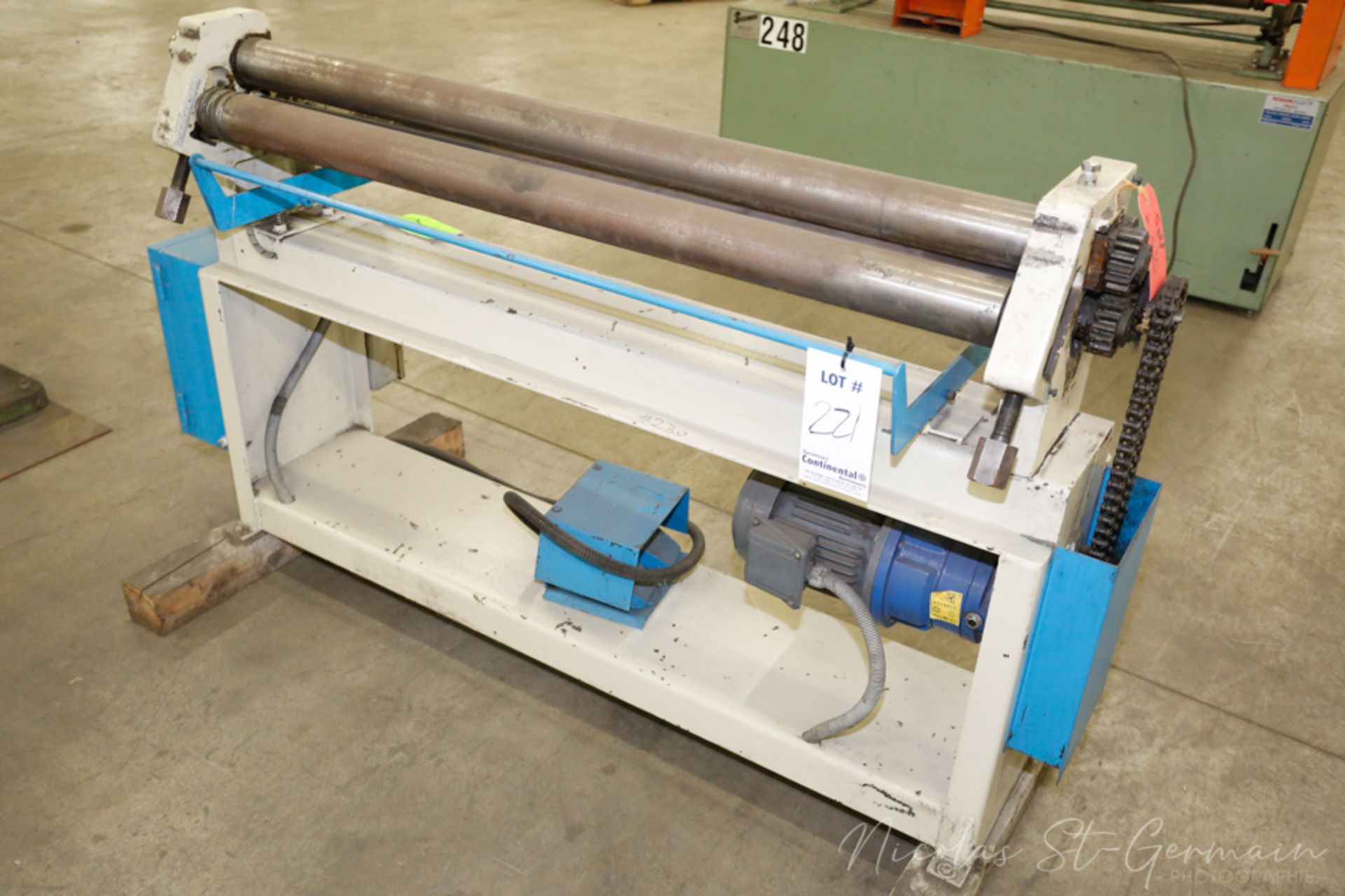 MAXIMART INITIAL PINCH BENDING ROLL / ROULEAU, 48" CAP., 3" ROLL DIA., 575V (230)