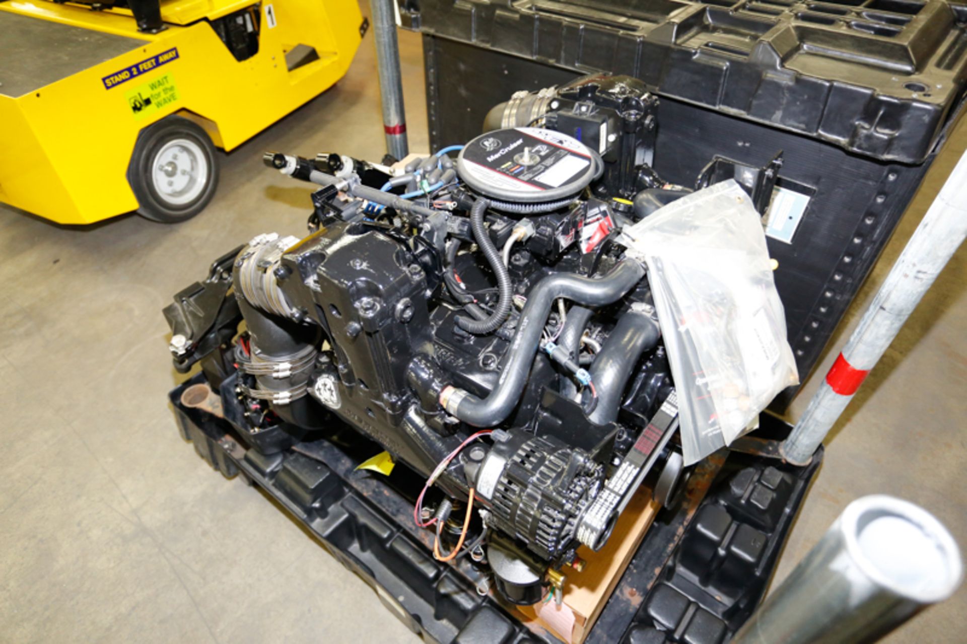 NEW - MERCRUISER INBOARD ENGINE 4.3 TKS, ALPHA 1 TRANSOM (NEW IN CRATE) - Image 2 of 3