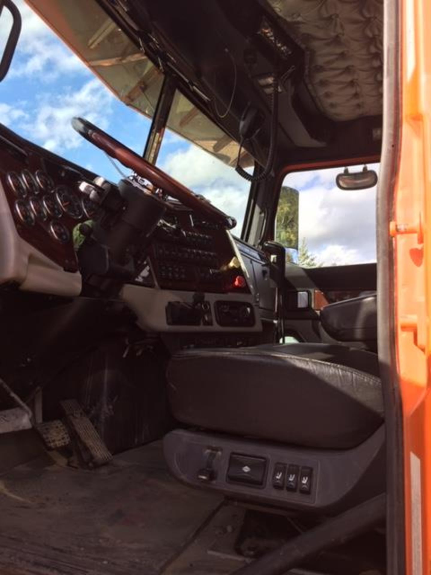 CAMION TRACTEUR WESTERN STAR 4900SB (2014), SUSPENSION ARRIERE RTE-463 46,000 LBS, MOTEUR 600 HP - Image 2 of 3