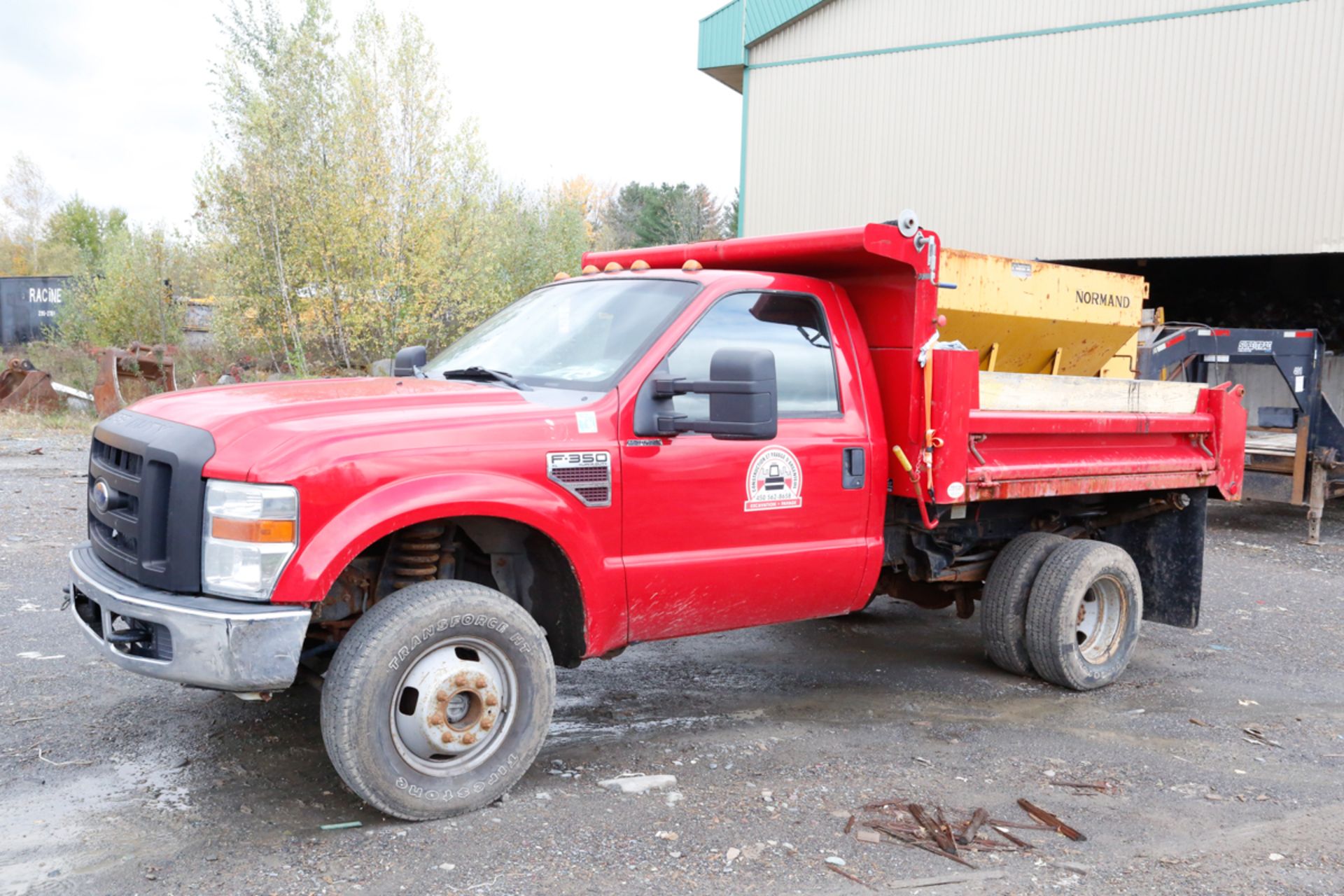 CAMION DOMPEUR FORD F350XL SD, BOITE 8', 6 ROUES, DIESEL, BOITE A/ SALLEUSE NORMAN 1000 LBS CAP.,