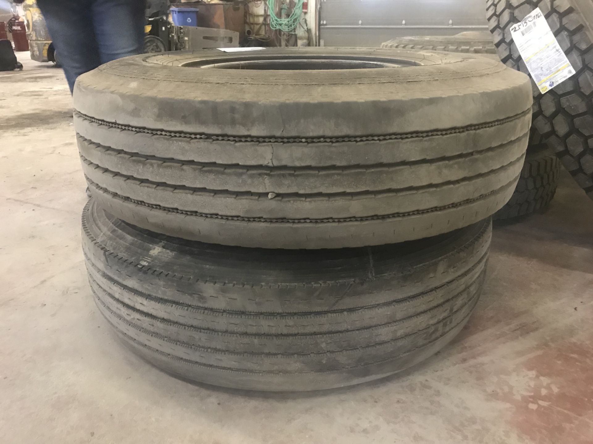 (2) PNEUS AEOLUS HN257, 315/90R22.5