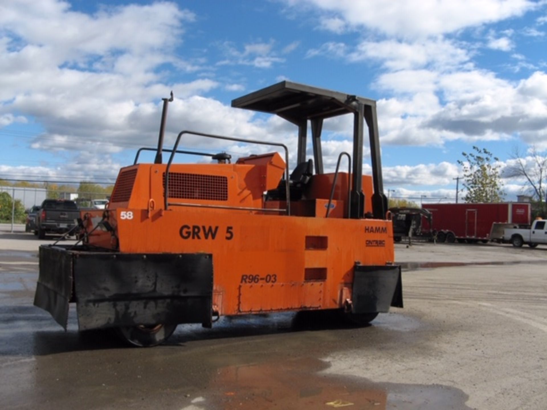 ROULEAU COMPACTEUR PNEUMATIQUE HAMM , 3904.4 HEURES (1995) SITUE A LAVAL, QC - Image 2 of 6