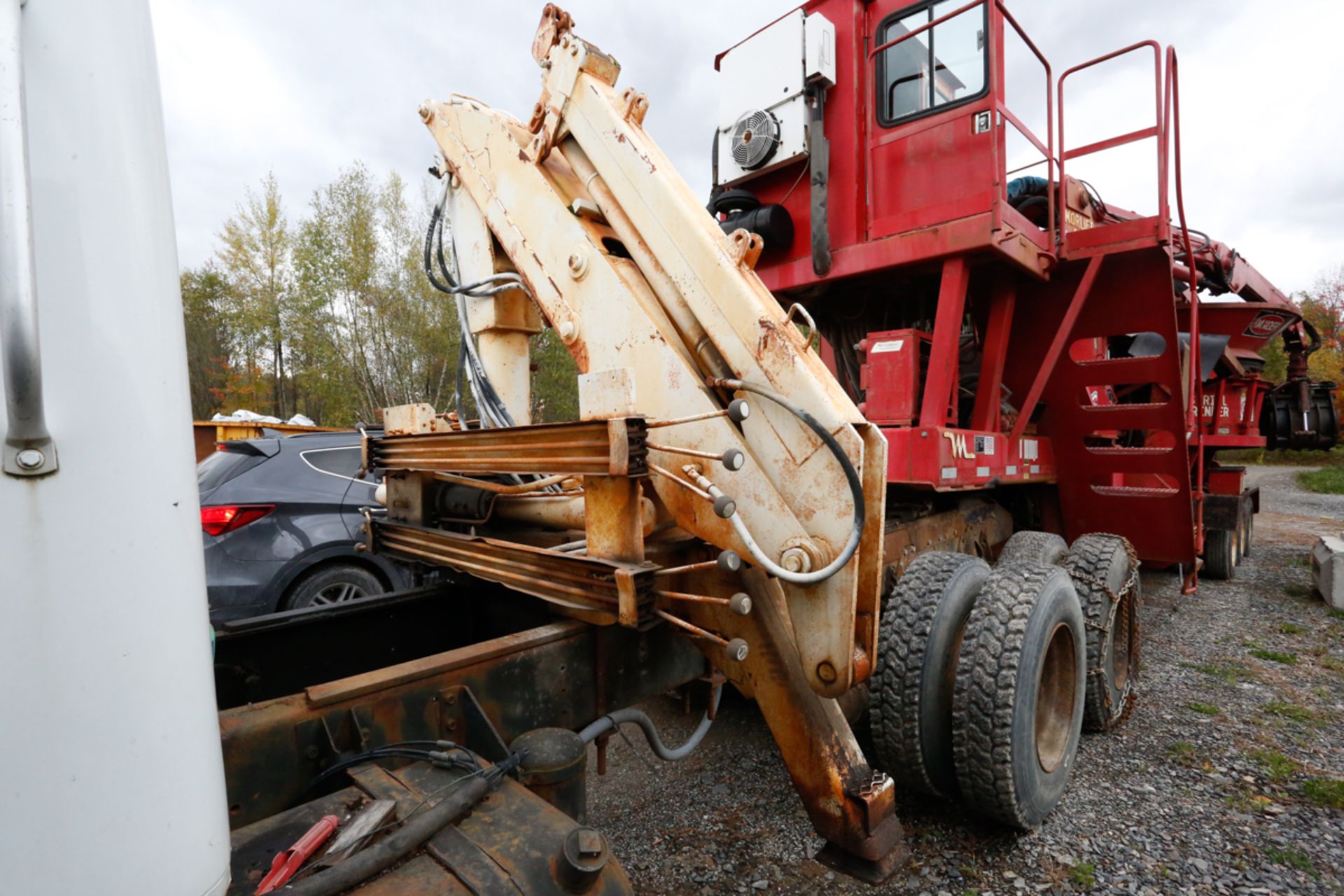 CAMION TRACTEUR INTERNATIONAL 4900, AVEC GRUE MONTE - Image 3 of 5