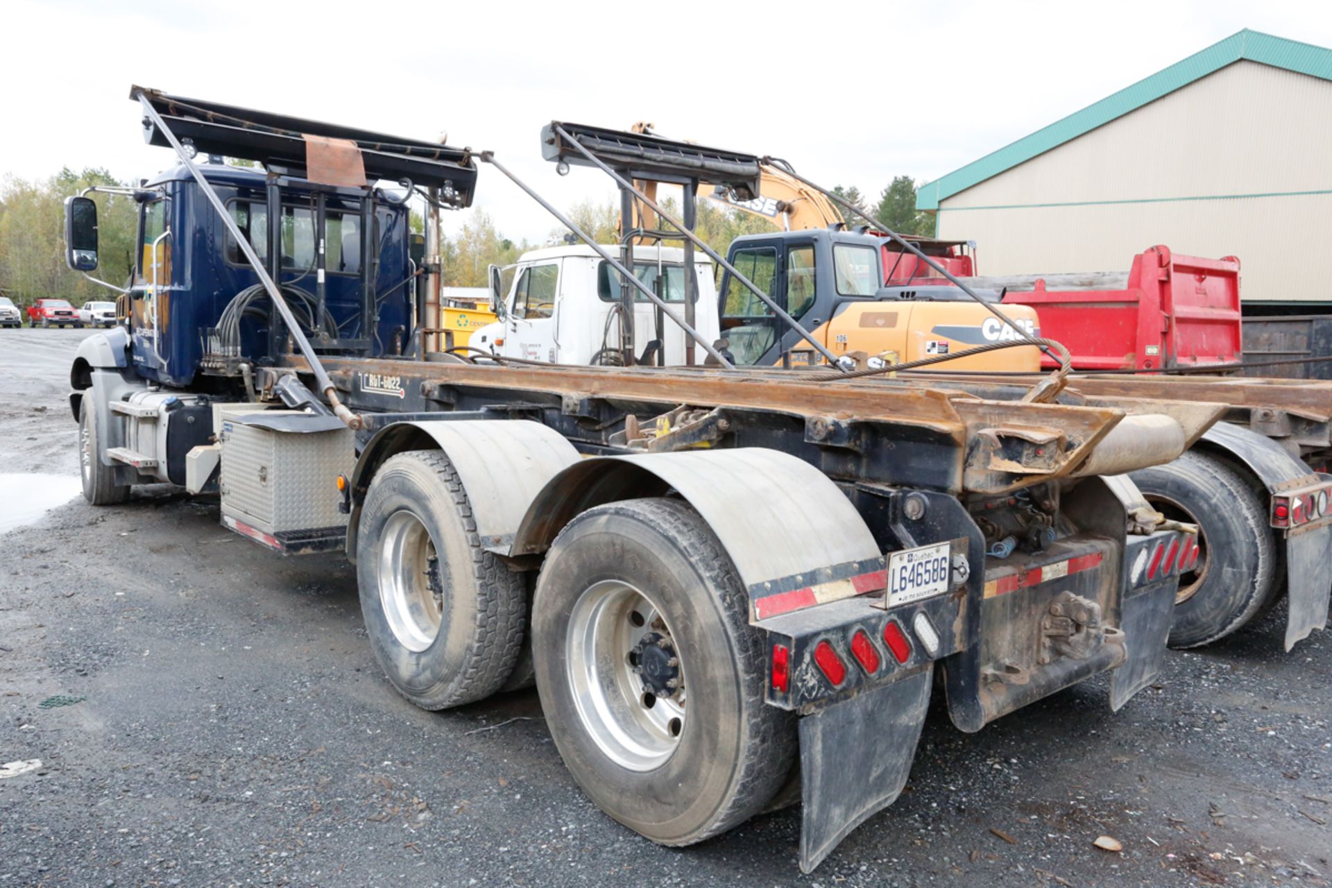 CAMION "ROLL-OFF" MACK GU813, 175 000 KM, S/N: 1M2AX16CXCM014715 (2011) - Image 3 of 4