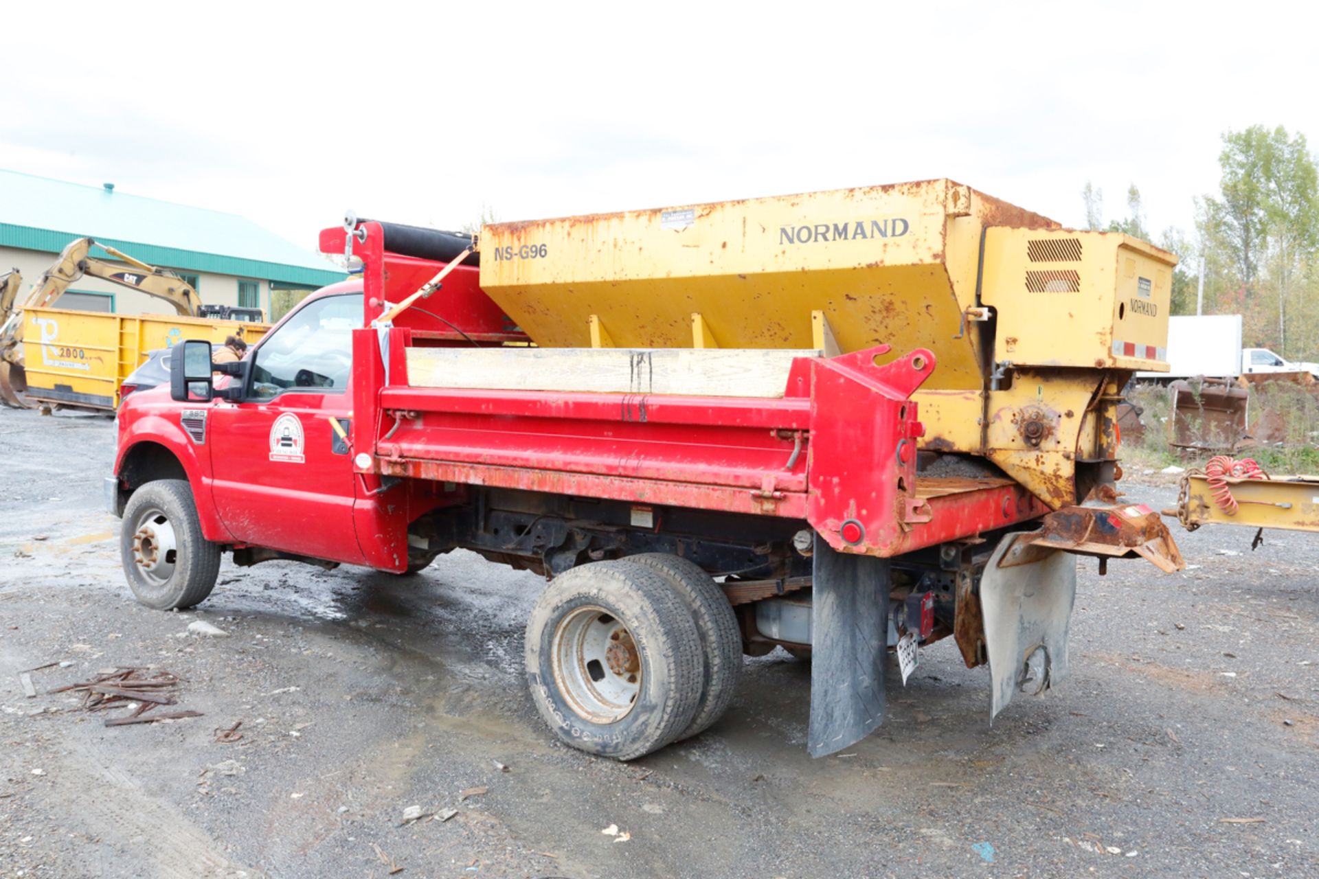 CAMION DOMPEUR FORD F350XL SD, BOITE 8', 6 ROUES, DIESEL, BOITE A/ SALLEUSE NORMAN 1000 LBS CAP., - Image 2 of 4