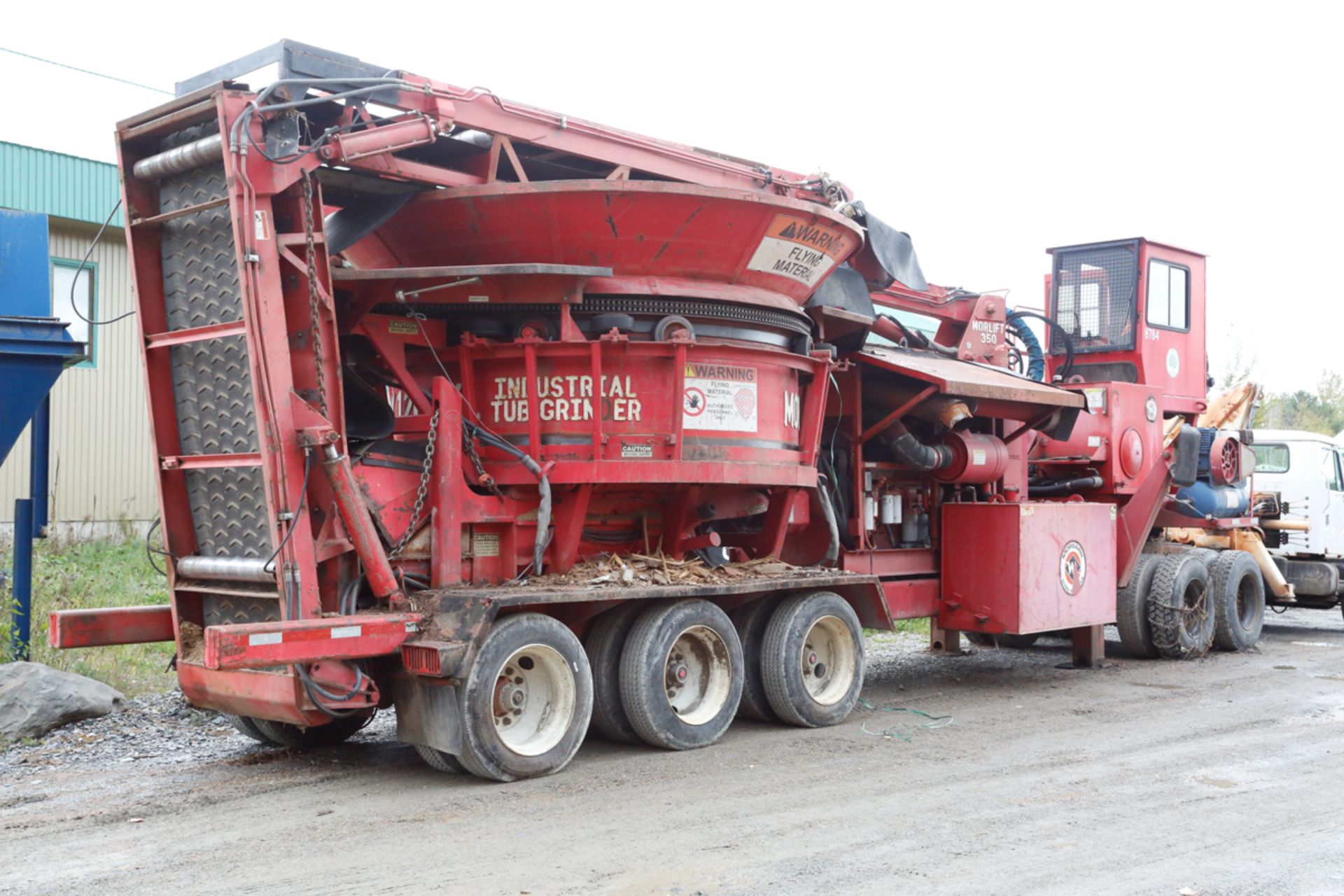 BROYEUR MOBILE "TUB GRINDER" MORBARK 1200XL, 3 ESSIEUX, MOTEUR CAT 3412 750 HP, CHARGEUR MORLIFT, - Image 6 of 6