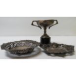 Two pierced & embossed silver trinket dishes & a silver trophy cup, total weight approx 3.4ozt