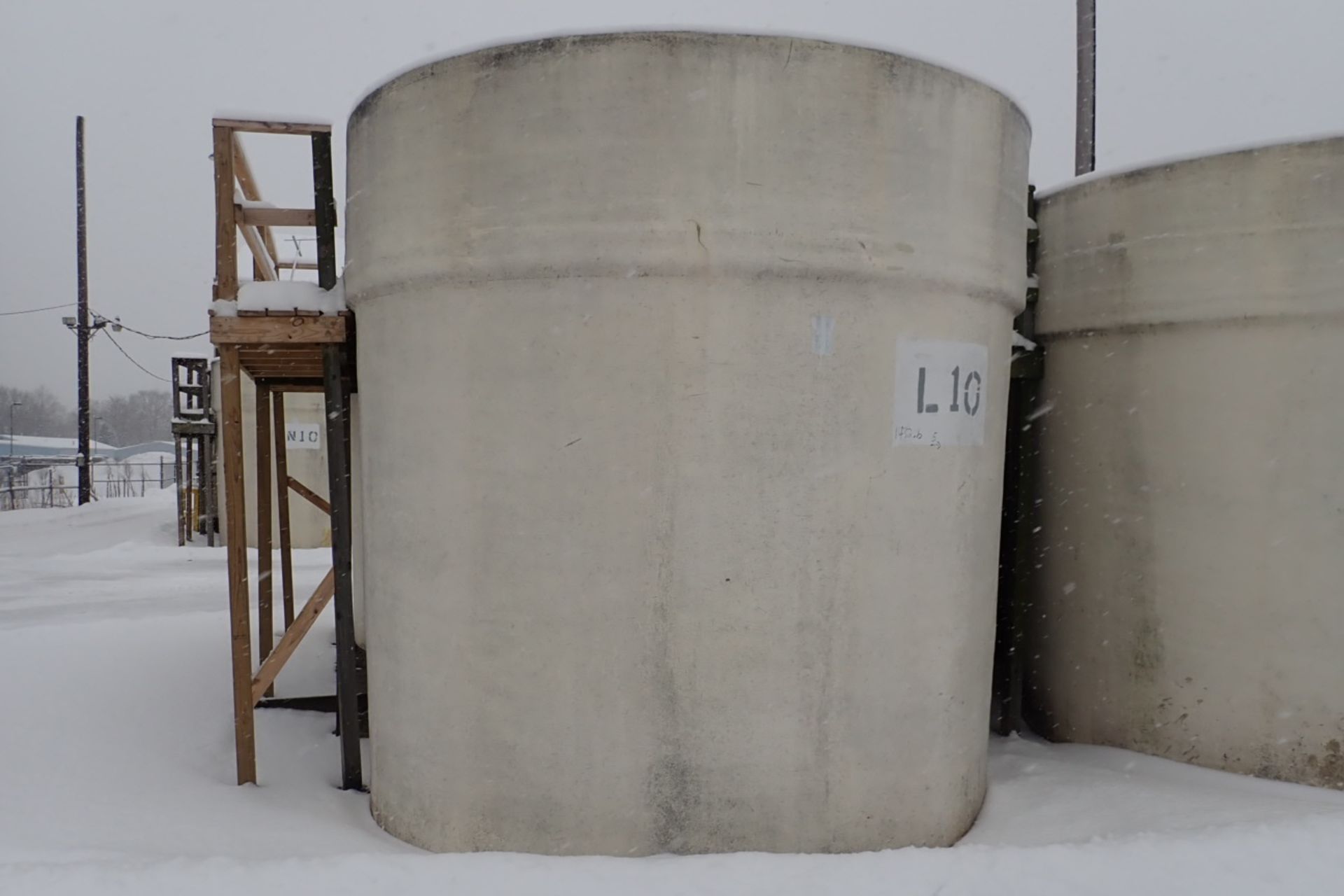Fiberglass open top tank, 144 in. dia x 144 in. tall, 36 in. ring at the top. (Tanks L6-L10) - Image 4 of 5