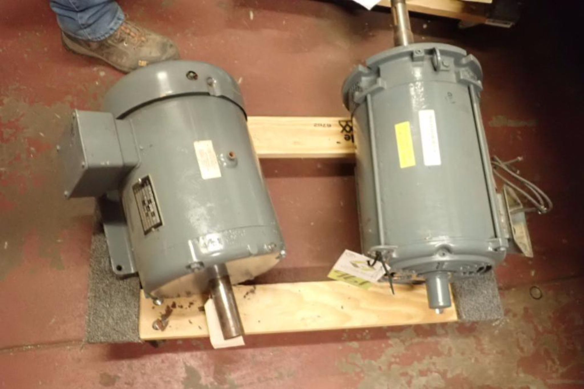 (2) electric motor, Baldor 5 hp, 3 ph., Frame 215T, 1160 rpm, Cleaver Brooks 15 hp electric blower m