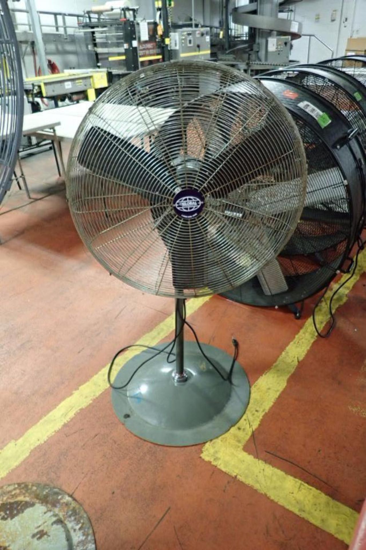(8) production floor fans ** Rigging Fee: $200 ** - Image 4 of 5