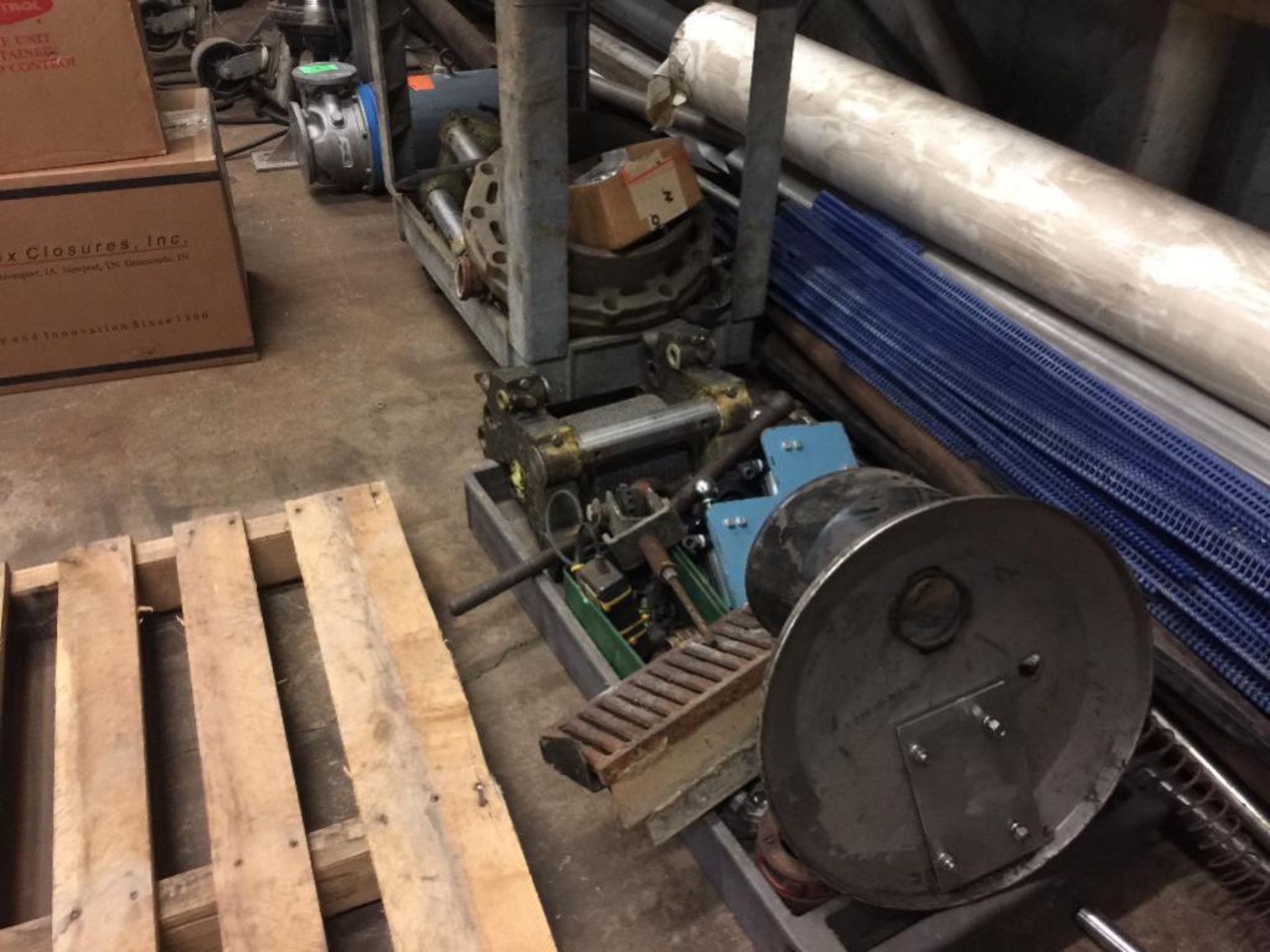 Poly cart with assorted Urschel parts and tub of Urshel parts ** Rigging Fee: $150 ** - Image 5 of 6