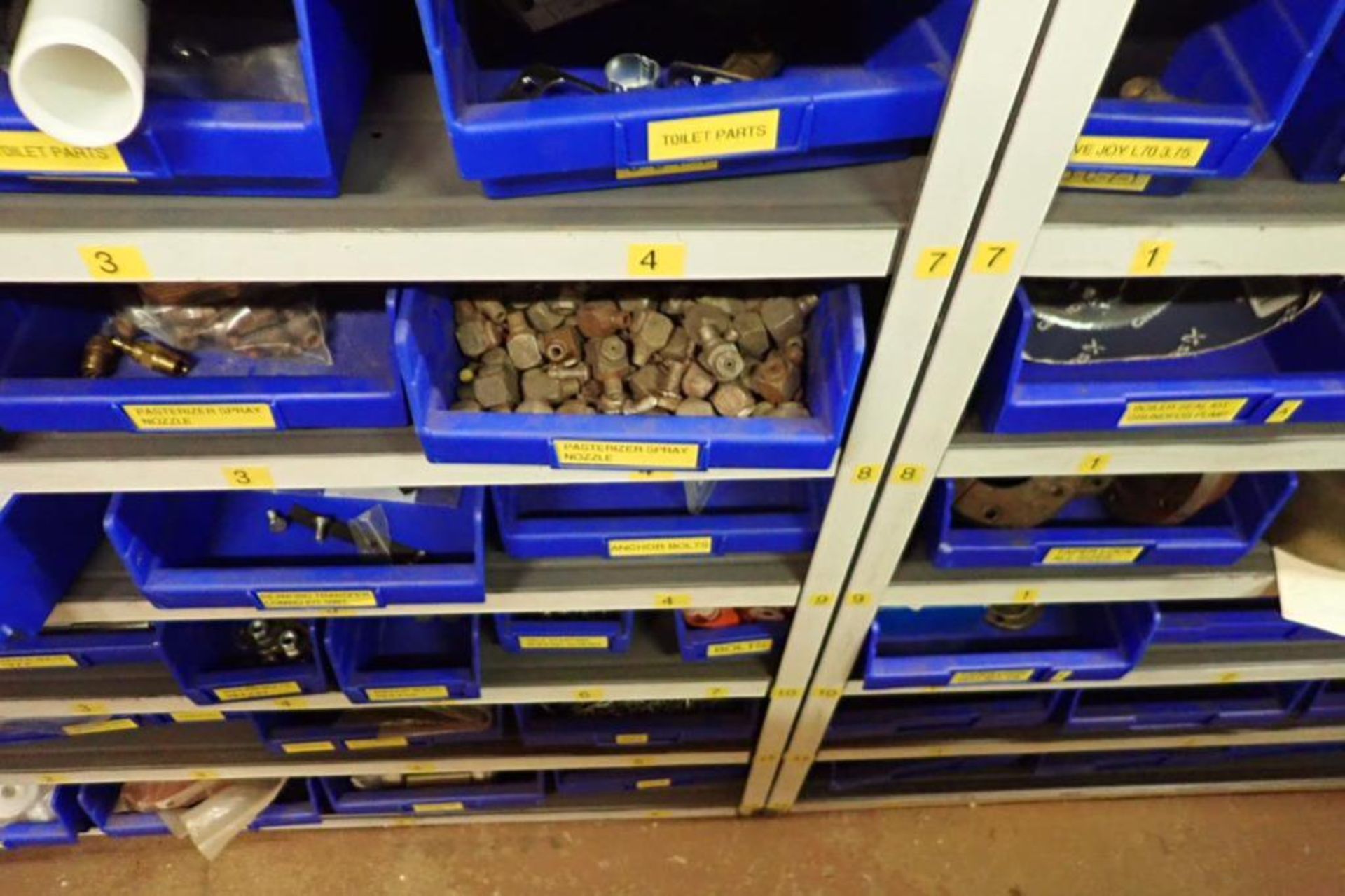 Contents only of 3 sections of shelving, conveyor parts, roller, clamps, springs, rod ends, hydrauli - Image 16 of 22