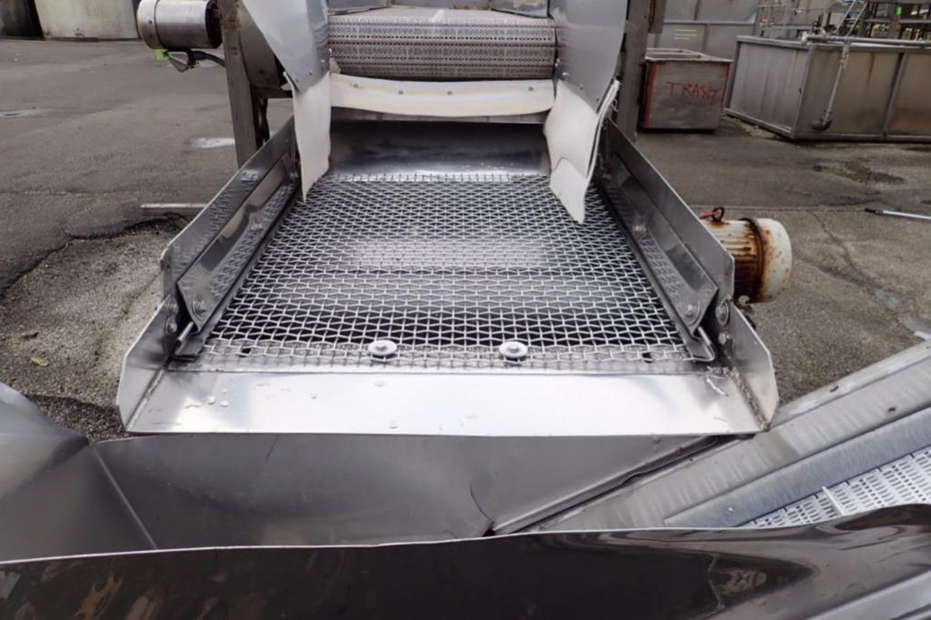 SS vibratory screener, 48 in. long x 48 in. wide, SS frame ** Rigging Fee: $200 ** - Image 2 of 4